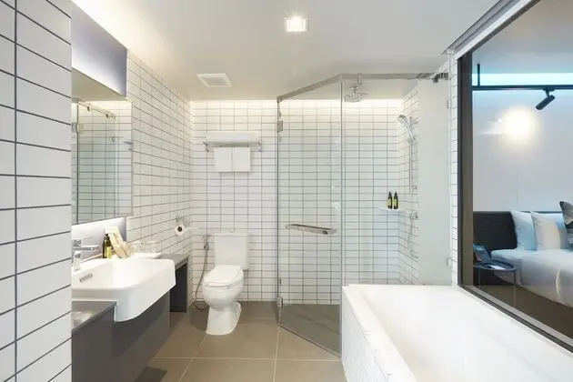 Deluxe Room with Bathtub (2 Adults + 1 Child)