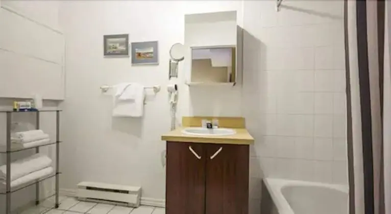 Oda, 1 Çift Kişilik Yatak, Ortak Banyo