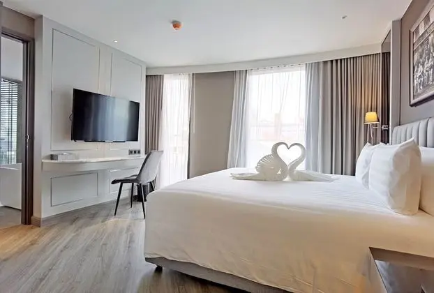 Executive Corner Room