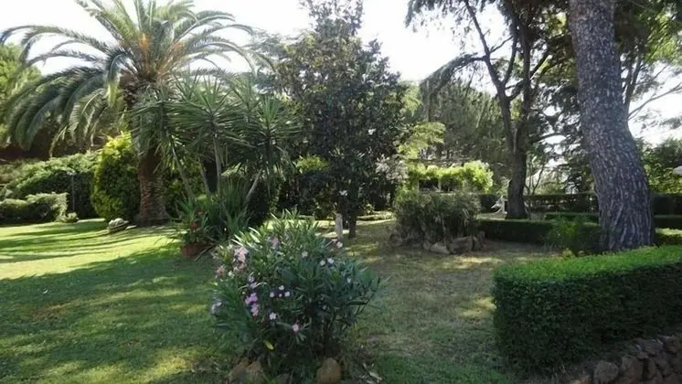 Comfort Apart Daire, Bahçe Manzaralı