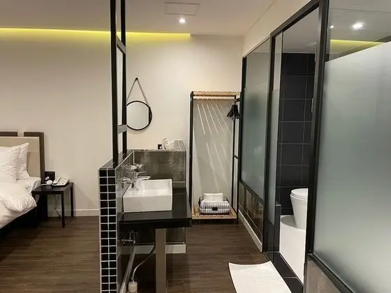 Basic Tek Büyük Yataklı Oda