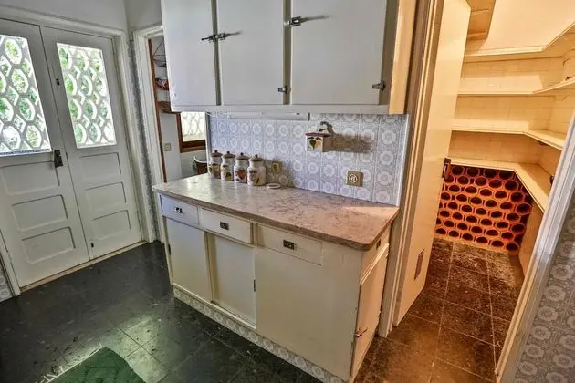 Double Room (Baroque), Shared Bathroom