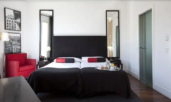 Büyük Yataklı Tek Kişilik Oda