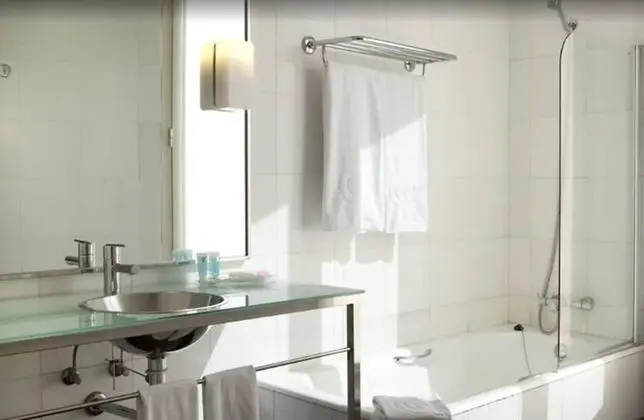 Büyük Yataklı Tek Kişilik Oda