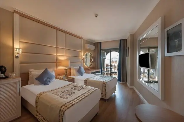 https://imagessl.etstur.com/files/images/hotelImages/TR/209215/l/Quattro-Beach-Spa---Resort-Oda-265090.jpg