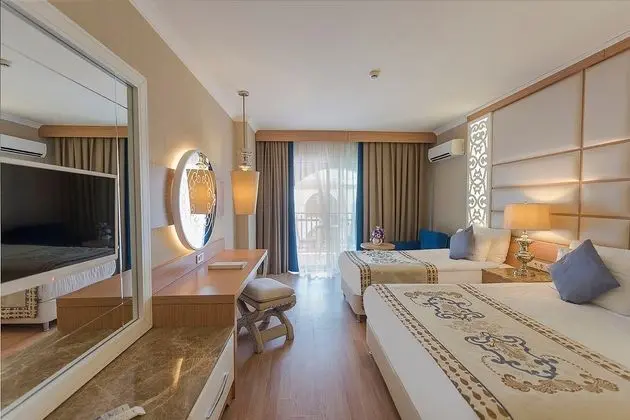 https://imagessl.etstur.com/files/images/hotelImages/TR/209215/l/Quattro-Beach-Spa---Resort-Oda-265091.jpg