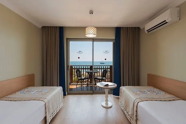 https://imagessl.etstur.com/files/images/hotelImages/TR/209215/l/Quattro-Beach-Spa---Resort-Oda-265096.jpg