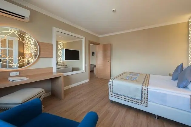 https://imagessl.etstur.com/files/images/hotelImages/TR/209215/l/Quattro-Beach-Spa---Resort-Oda-265099.jpg