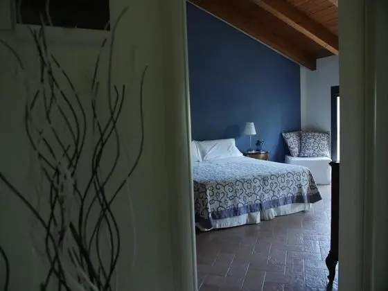 Tek Büyük veya İki Ayrı Yataklı Oda, Bahçe Manzaralı