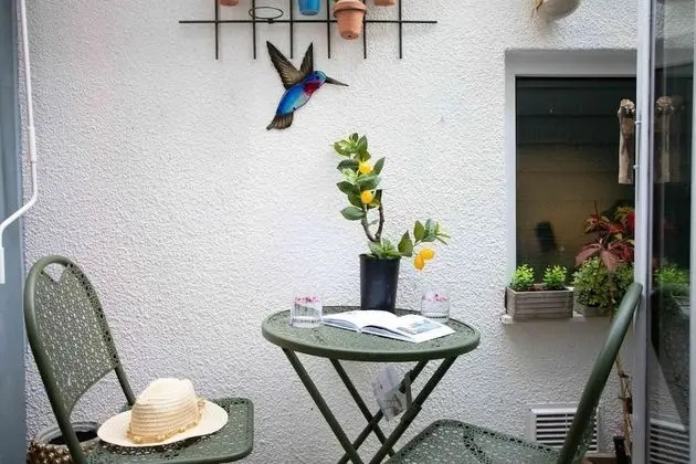 Ev
