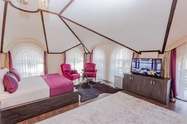 Luxury Tek Büyük Yataklı Oda