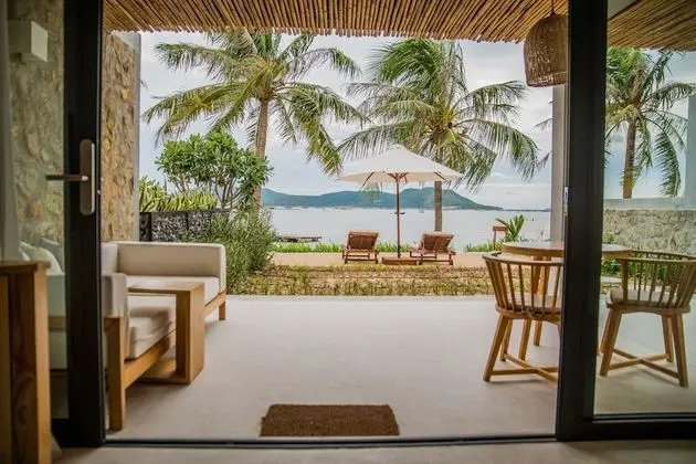 Villa (Beachfront)