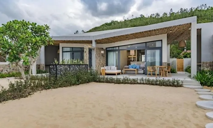 Villa (Beachfront)