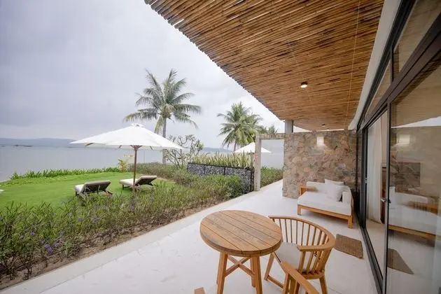 Villa (Beachfront)