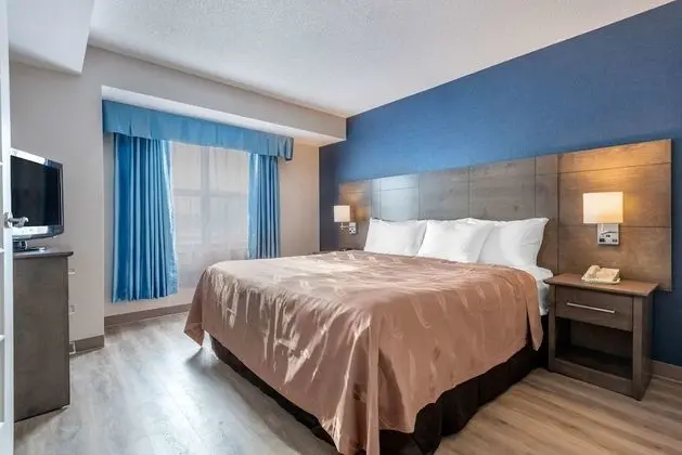 Suite, 1 King Bed and 1 Queen Bed, Non Smoking
