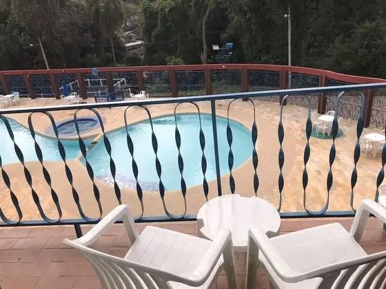 Tek Büyük Yataklı Oda, Havuz Manzaralı