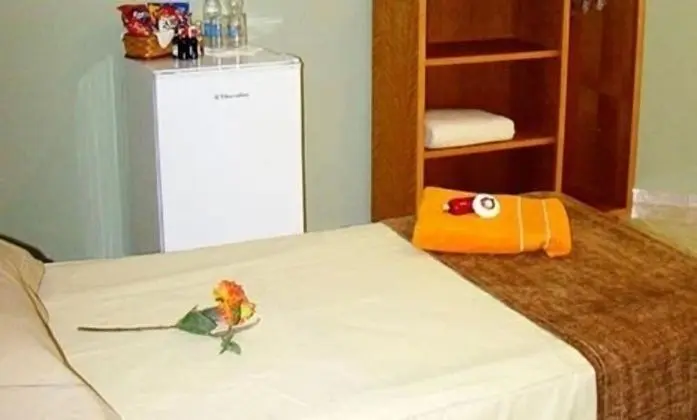 Üç Kişilik Oda, Havuz Manzaralı