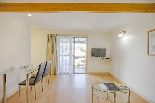 Basic Oda, 1 Büyük (Queen) Boy Yatak, Sigara İçilmez, Koy Manzaralı (Room 21)