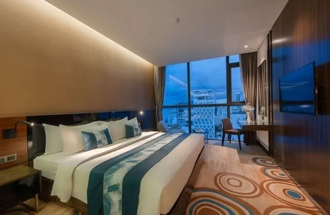 Grand Süit, 1 En Büyük (King) Boy Yatak, Balkon, Plaj Manzaralı (King Bed)