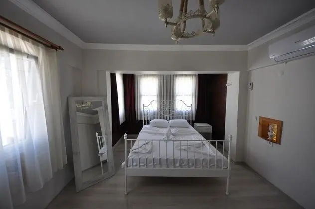 Cumbalı Superior Oda, Simge Yapı Manzaralı