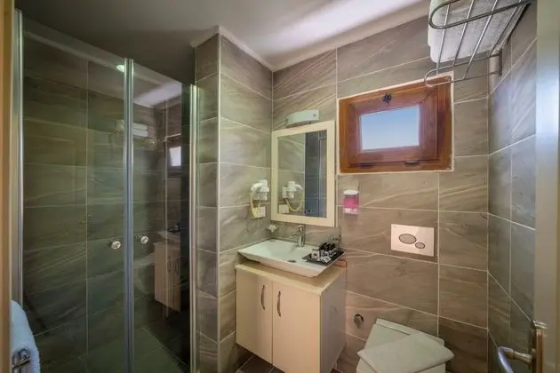 Standart Oda Kara Manzaralı Balkonsuz