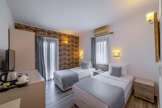 Standart Oda Kara Manzaralı Balkonsuz