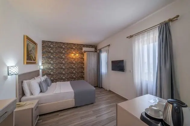 Standart Oda Kara Manzaralı Balkonsuz