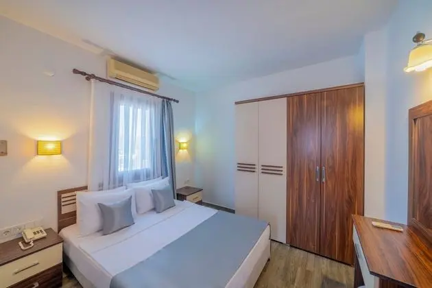 Standart Suit Bahçe Manzaralı Balkonsuz