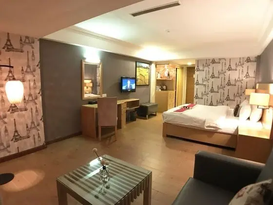 Design Tek Büyük Yataklı Oda, 1 En Büyük (King) Boy Yatak, Balkon, Kule