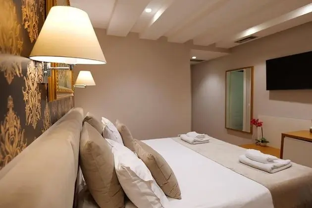 Comfort Tek Büyük veya İki Ayrı Yataklı Oda