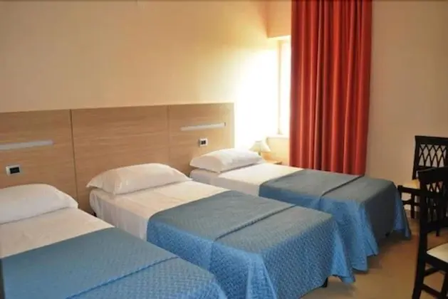 Üç Kişilik Oda