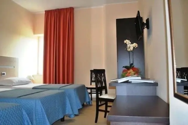 Üç Kişilik Oda
