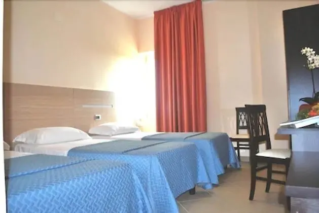 Üç Kişilik Oda