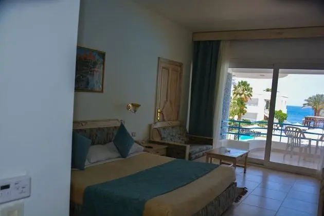 Standard Tek Büyük veya İki Ayrı Yataklı Oda, Havuz Manzaralı