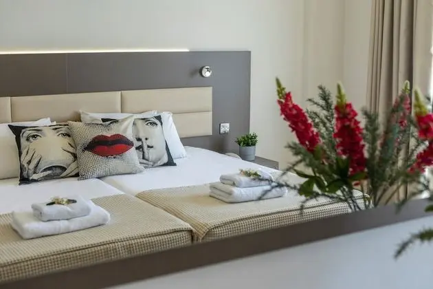 Tek Büyük veya İki Ayrı Yataklı Oda, 1 Çift Kişilik veya 2 Tek Kişilik Yatak, Avlu Manzaralı