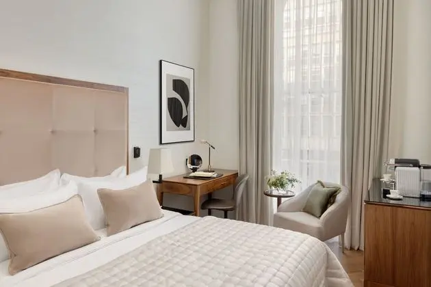 Deluxe Queen room