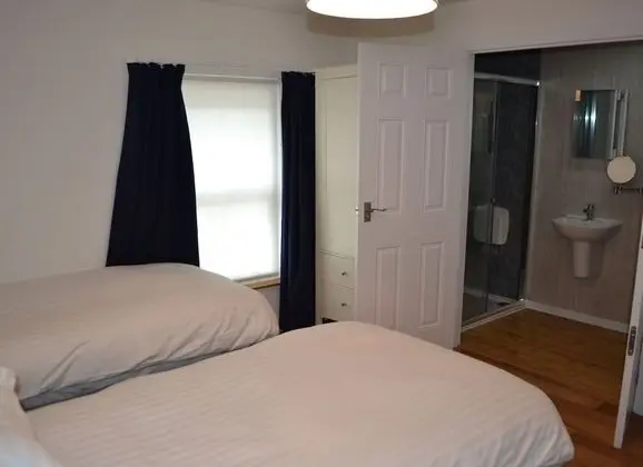 İki Ayrı Yataklı Oda, Banyolu/Duşlu