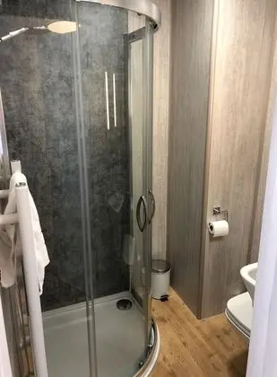 Tek Büyük Yataklı Oda, Banyolu/Duşlu