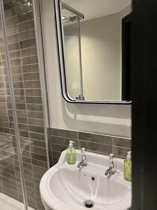 Tek Büyük Yataklı Oda, Banyolu/Duşlu