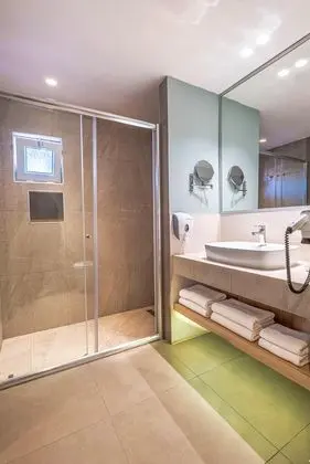 https://images.etstur.com/imgproxy/resize/2560x1440/files/images/hotelImages/etsrooms/681/Le_Jardin_Resort_20251016160959_0.jpg
