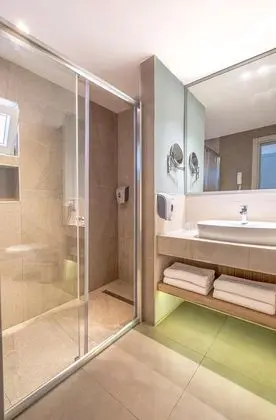 https://images.etstur.com/imgproxy/resize/2560x1440/files/images/hotelImages/etsrooms/681/Le_Jardin_Resort_20251016160959_2.jpg
