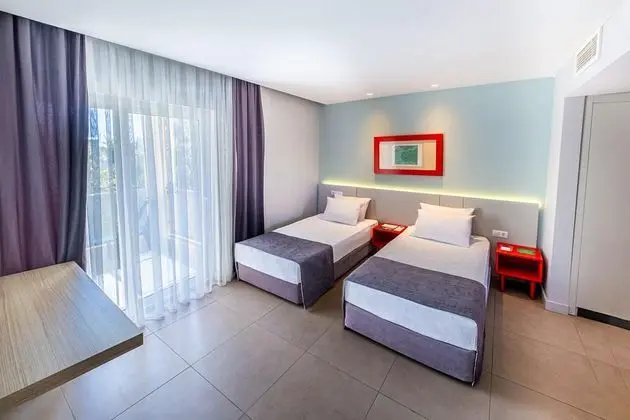 https://images.etstur.com/imgproxy/resize/2560x1440/files/images/hotelImages/etsrooms/681/Le_Jardin_Resort_20251016160959_5.jpg