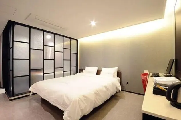 Double Room - Pay at property does not accept credit card.