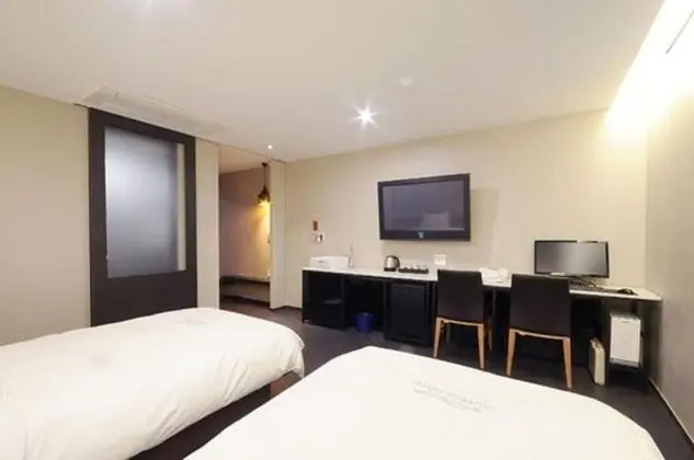 Twin room - No Credit card accepted if you Pay at Hotel
