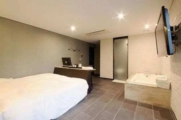 VIP Room - Pay at Property accept cash only