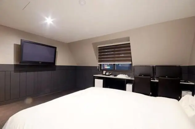 VIP Room - Pay at Property accept cash only