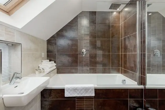 Superior Tek Büyük Yataklı Oda, 1 En Büyük (King) Boy Yatak, Balkon, Bahçe Manzaralı