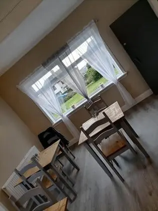 İki Ayrı Yataklı Oda, Ortak Banyo