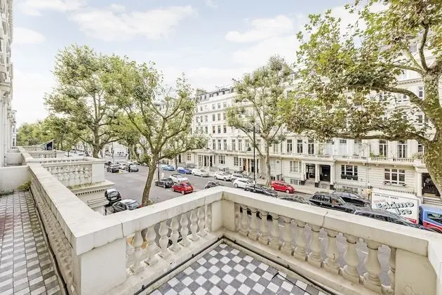 Executive One Bedroom Apartment with Balcony