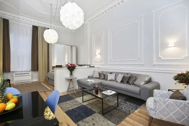 Deluxe Studio Apartment